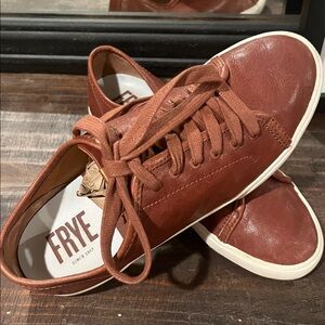 Frye Ivy Low Lace Leather Lace-Up Sneakers in Chestnut Brown with White Sole